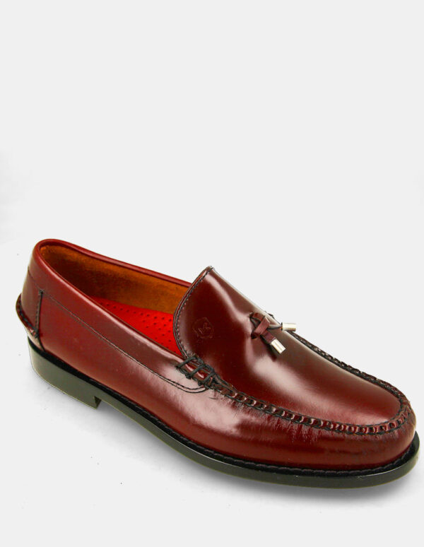 Loafer-burdeaux-shoes-with-custom-tassels