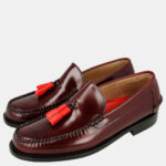Mocassino bordeaux con nappine rosse
