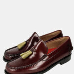 Castellanos burdeos con borlas verde oliva