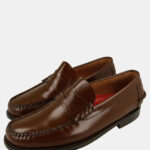 Castellano marrón con antifaz