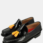 Castellanos negro con borlas naranjas