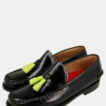 Castellanos negro con borlas pistacho