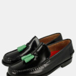 Castellanos negro con borlas verde botella